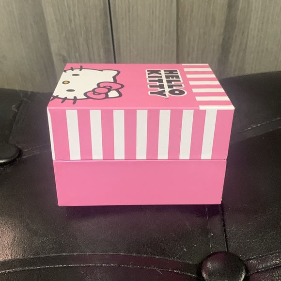 Hello Kitty Watch With Hot Pink Band, Crystal Bezel & Bow Charm New In Box - Picture 8 of 8